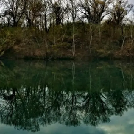 Entre Cevennes Et Camargue Apartamento Montfrin